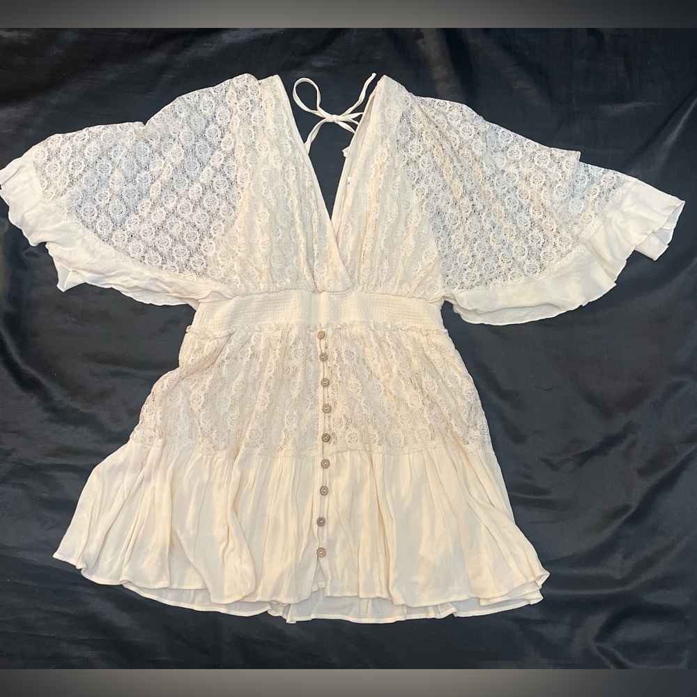 🌿 Mable Lace Mini Dress With Flutter Sleeves - Picture 5 of 12